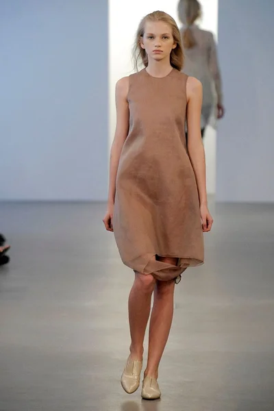 Look 3
